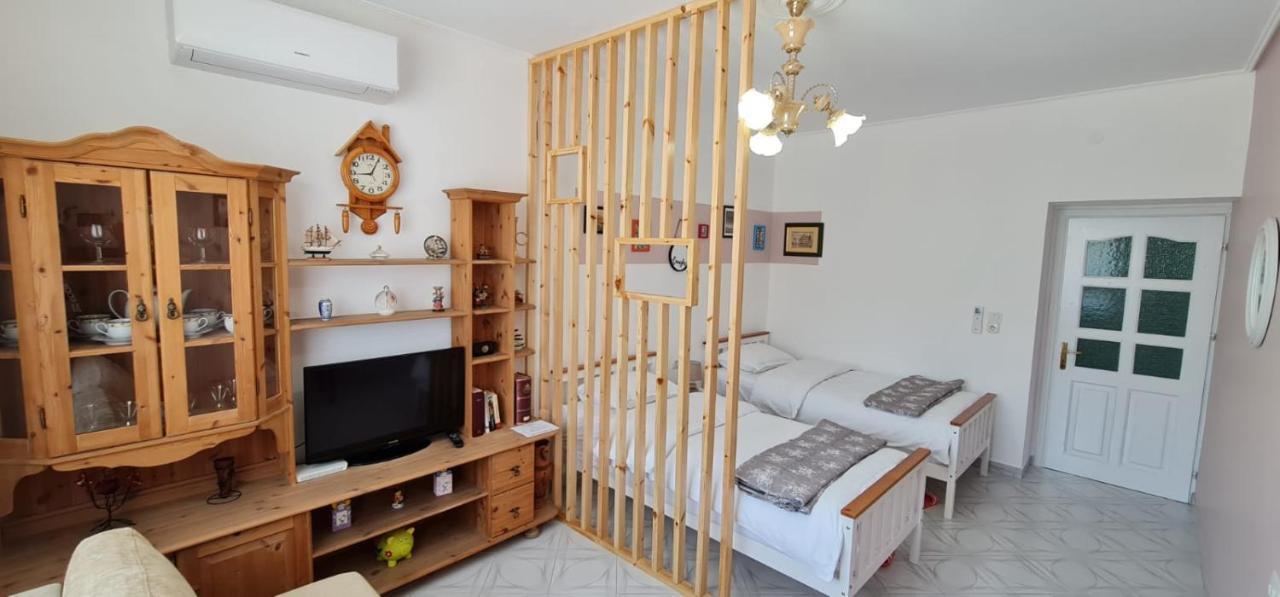 Funky Guest House & Adventures Permet Luaran gambar