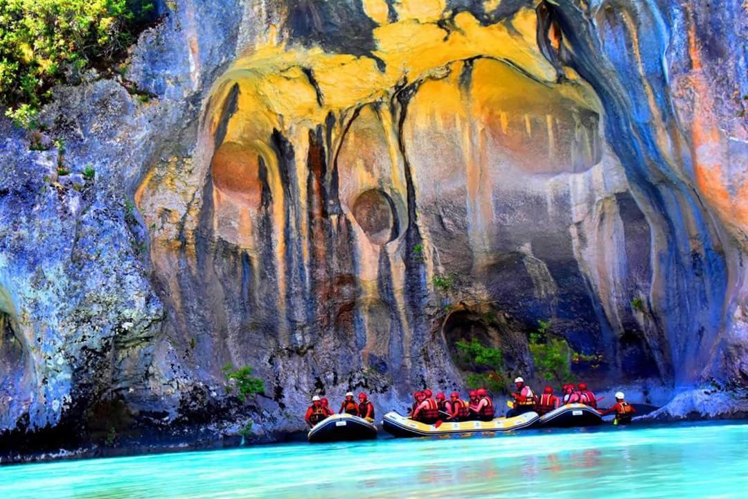 Funky Guest House & Adventures Permet Luaran gambar