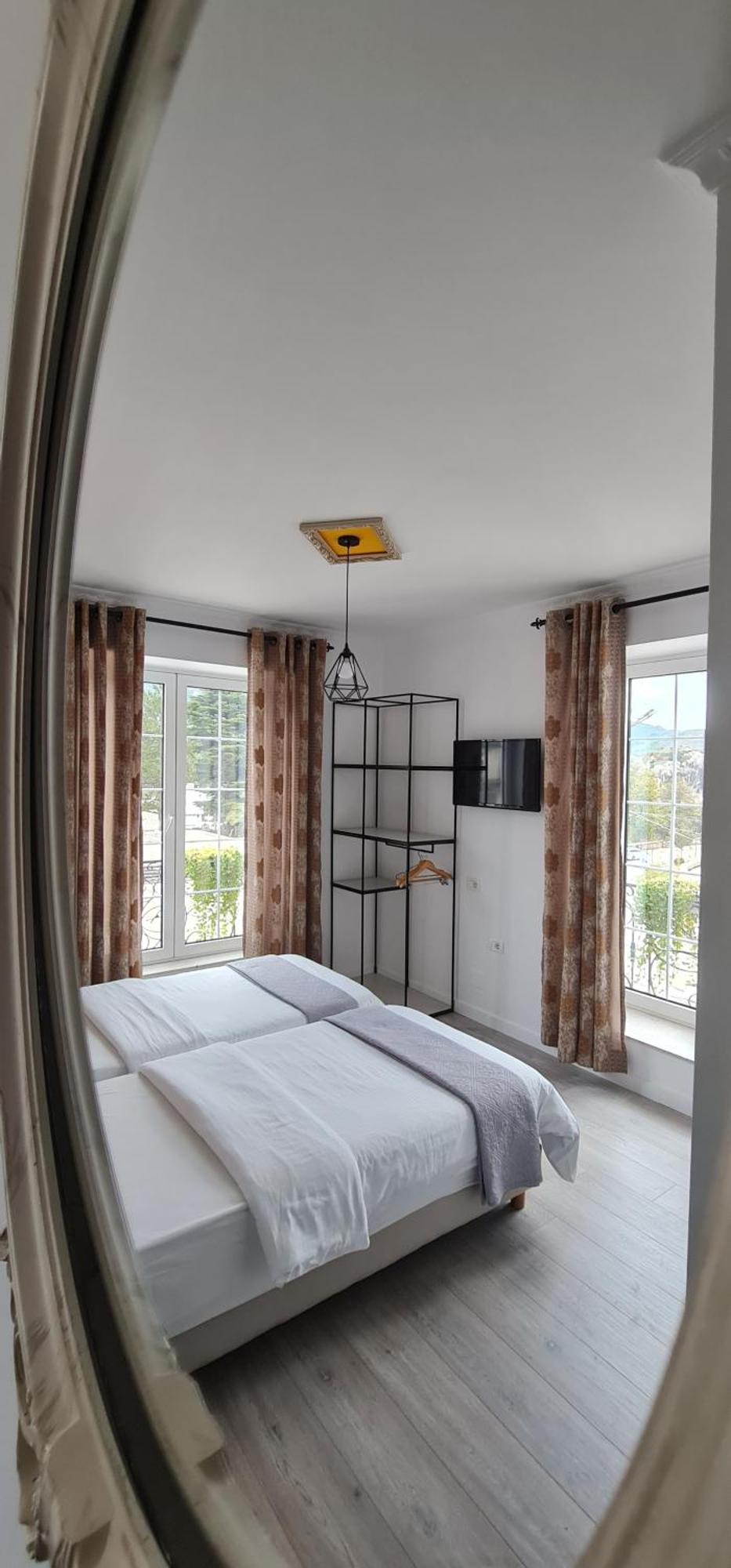 Funky Guest House & Adventures Permet Luaran gambar