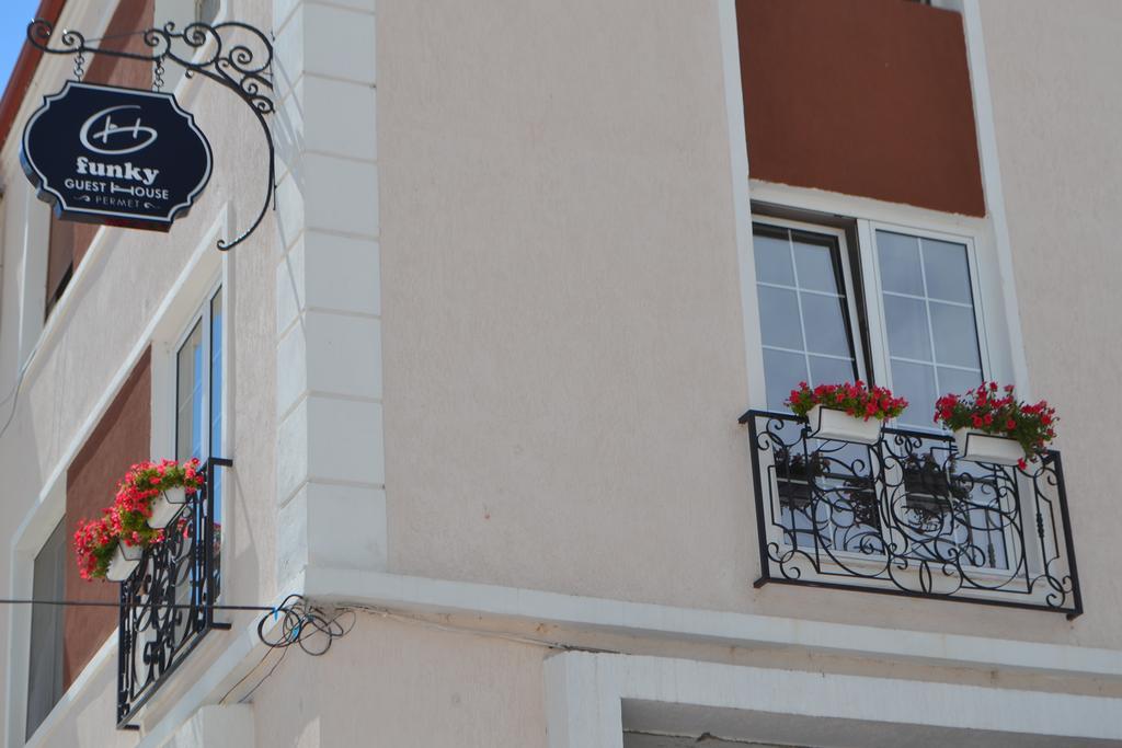Funky Guest House & Adventures Permet Luaran gambar