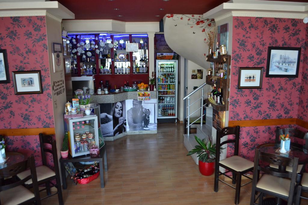 Funky Guest House & Adventures Permet Luaran gambar
