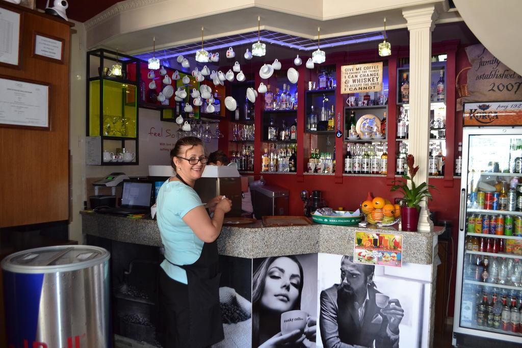 Funky Guest House & Adventures Permet Luaran gambar